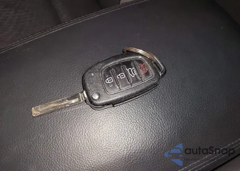 2017 Hyundai Santa Fe Se z USA, uszkodzony, nr VIN KM8SMDHF8HU226915